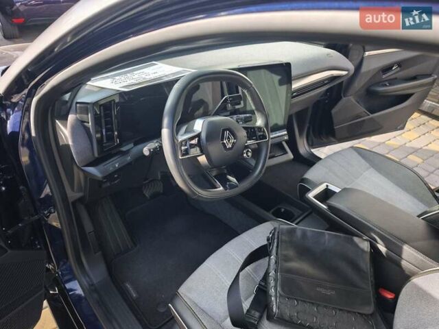 Синий Рено Megane E-Tech, объемом двигателя 0 л и пробегом 120 тыс. км за 19800 $, фото 20 на Automoto.ua