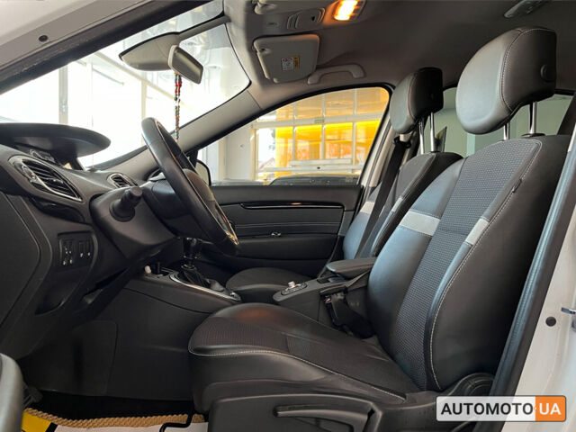Белый Рено Megane Scenic, объемом двигателя 1.6 л и пробегом 237 тыс. км за 12000 $, фото 10 на Automoto.ua