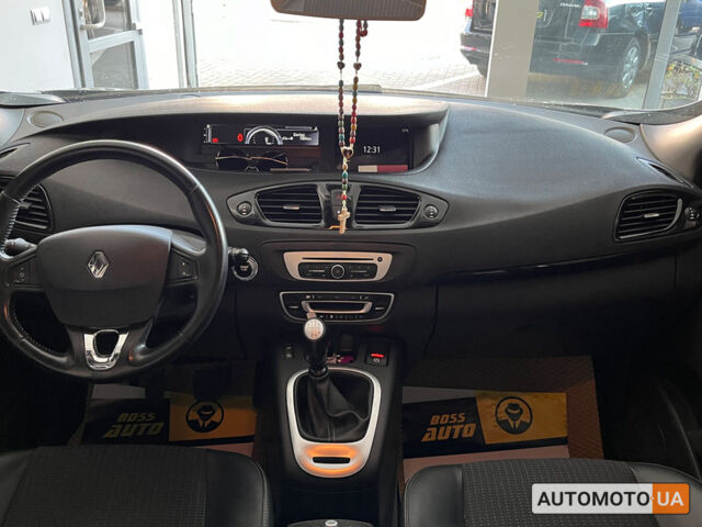 Белый Рено Megane Scenic, объемом двигателя 1.6 л и пробегом 237 тыс. км за 12000 $, фото 12 на Automoto.ua