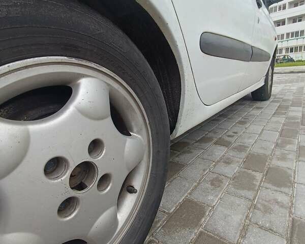 Білий Рено Megane Scenic, об'ємом двигуна 1.6 л та пробігом 335 тис. км за 2500 $, фото 2 на Automoto.ua