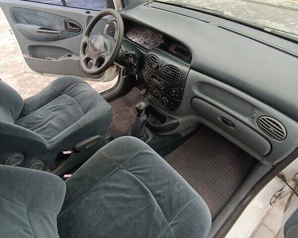 Білий Рено Megane Scenic, об'ємом двигуна 1.6 л та пробігом 335 тис. км за 2500 $, фото 8 на Automoto.ua