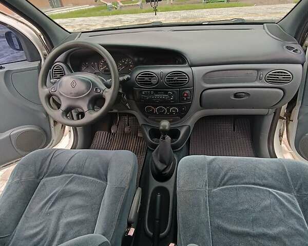 Білий Рено Megane Scenic, об'ємом двигуна 1.6 л та пробігом 335 тис. км за 2500 $, фото 13 на Automoto.ua