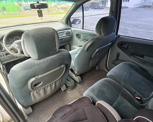 Білий Рено Megane Scenic, об'ємом двигуна 1.6 л та пробігом 335 тис. км за 2500 $, фото 18 на Automoto.ua