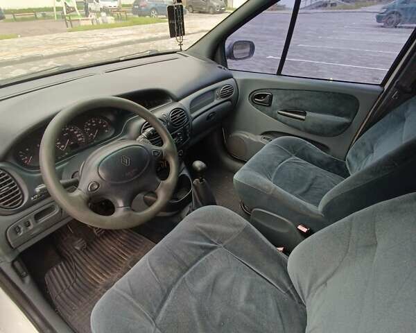 Білий Рено Megane Scenic, об'ємом двигуна 1.6 л та пробігом 335 тис. км за 2500 $, фото 15 на Automoto.ua