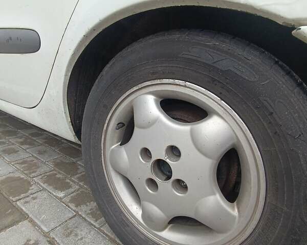 Білий Рено Megane Scenic, об'ємом двигуна 1.6 л та пробігом 335 тис. км за 2500 $, фото 1 на Automoto.ua