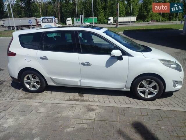 Белый Рено Megane Scenic, объемом двигателя 1.9 л и пробегом 370 тыс. км за 6300 $, фото 9 на Automoto.ua