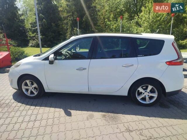 Белый Рено Megane Scenic, объемом двигателя 1.9 л и пробегом 370 тыс. км за 6300 $, фото 10 на Automoto.ua