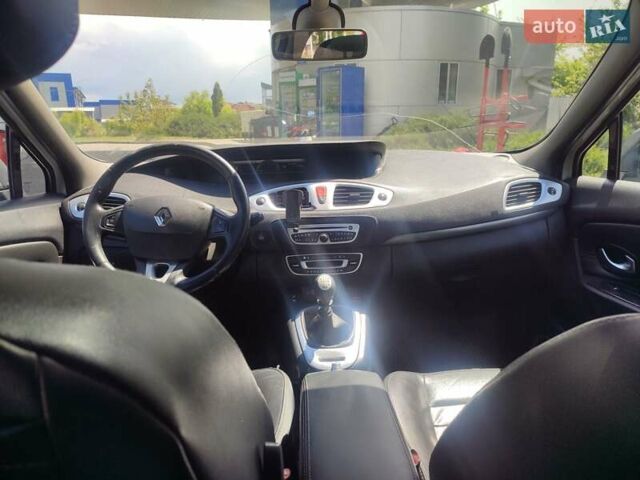 Белый Рено Megane Scenic, объемом двигателя 1.9 л и пробегом 370 тыс. км за 6300 $, фото 4 на Automoto.ua