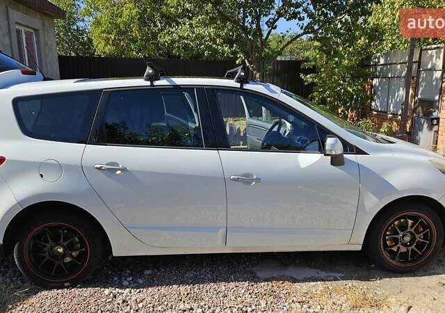 Білий Рено Megane Scenic, об'ємом двигуна 1.4 л та пробігом 239 тис. км за 5700 $, фото 2 на Automoto.ua