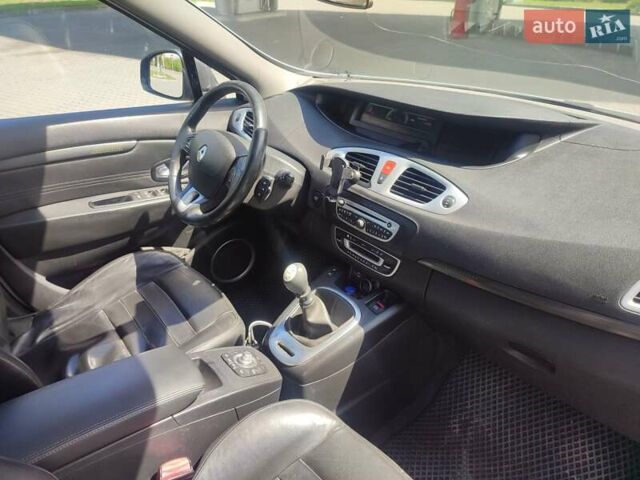 Белый Рено Megane Scenic, объемом двигателя 1.9 л и пробегом 370 тыс. км за 6300 $, фото 8 на Automoto.ua