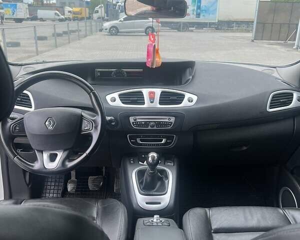 Белый Рено Megane Scenic, объемом двигателя 1.4 л и пробегом 200 тыс. км за 6700 $, фото 8 на Automoto.ua