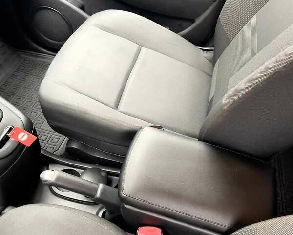 Белый Рено Megane Scenic, объемом двигателя 1.5 л и пробегом 232 тыс. км за 7300 $, фото 30 на Automoto.ua