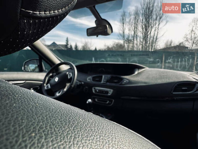 Белый Рено Megane Scenic, объемом двигателя 1.6 л и пробегом 310 тыс. км за 8800 $, фото 9 на Automoto.ua