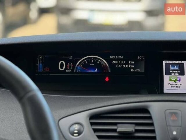 Белый Рено Megane Scenic, объемом двигателя 1.5 л и пробегом 200 тыс. км за 8990 $, фото 18 на Automoto.ua