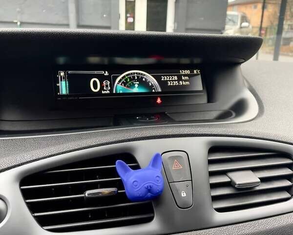 Белый Рено Megane Scenic, объемом двигателя 1.5 л и пробегом 232 тыс. км за 7300 $, фото 42 на Automoto.ua