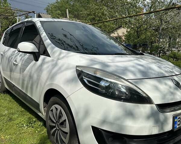 Белый Рено Megane Scenic, объемом двигателя 1.5 л и пробегом 310 тыс. км за 7900 $, фото 1 на Automoto.ua