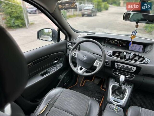 Белый Рено Megane Scenic, объемом двигателя 1.5 л и пробегом 293 тыс. км за 7590 $, фото 12 на Automoto.ua