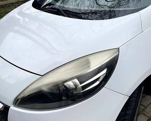Белый Рено Megane Scenic, объемом двигателя 1.5 л и пробегом 232 тыс. км за 7300 $, фото 5 на Automoto.ua