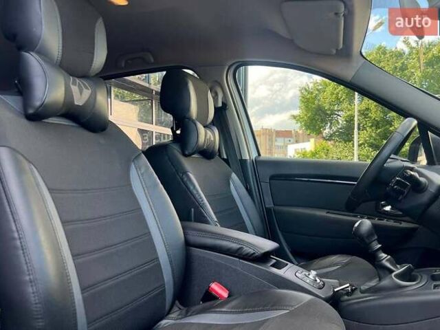 Белый Рено Megane Scenic, объемом двигателя 1.5 л и пробегом 200 тыс. км за 8990 $, фото 20 на Automoto.ua