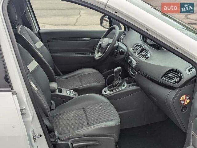 Білий Рено Megane Scenic, об'ємом двигуна 1.5 л та пробігом 280 тис. км за 8500 $, фото 17 на Automoto.ua