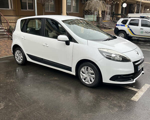 Белый Рено Megane Scenic, объемом двигателя 1.5 л и пробегом 292 тыс. км за 7000 $, фото 1 на Automoto.ua