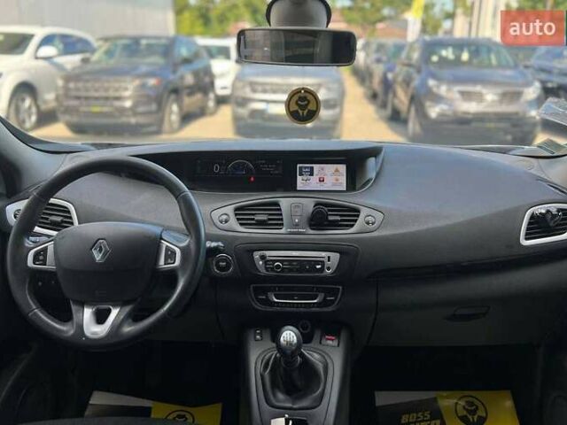 Белый Рено Megane Scenic, объемом двигателя 1.5 л и пробегом 200 тыс. км за 8990 $, фото 15 на Automoto.ua