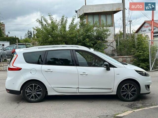 Белый Рено Megane Scenic, объемом двигателя 1.5 л и пробегом 293 тыс. км за 7590 $, фото 6 на Automoto.ua