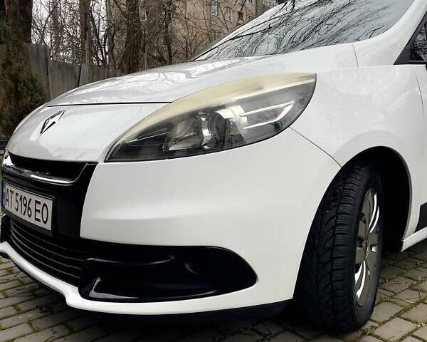 Белый Рено Megane Scenic, объемом двигателя 1.5 л и пробегом 232 тыс. км за 7300 $, фото 4 на Automoto.ua
