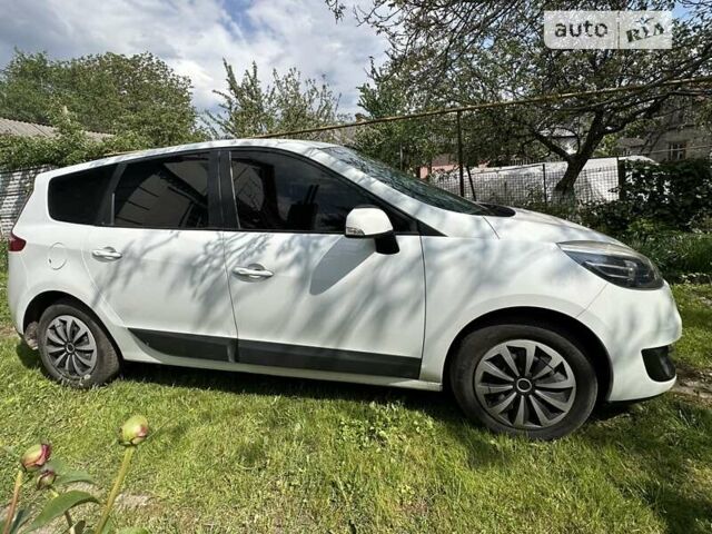 Белый Рено Megane Scenic, объемом двигателя 1.5 л и пробегом 310 тыс. км за 7900 $, фото 2 на Automoto.ua