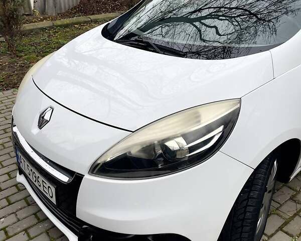 Белый Рено Megane Scenic, объемом двигателя 1.5 л и пробегом 232 тыс. км за 7300 $, фото 3 на Automoto.ua