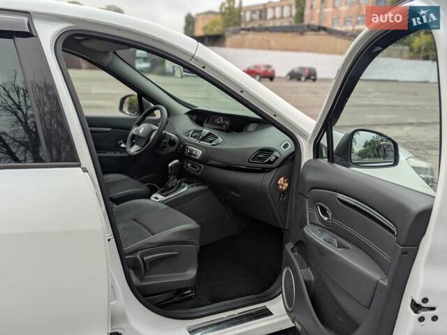 Білий Рено Megane Scenic, об'ємом двигуна 1.5 л та пробігом 280 тис. км за 8500 $, фото 18 на Automoto.ua