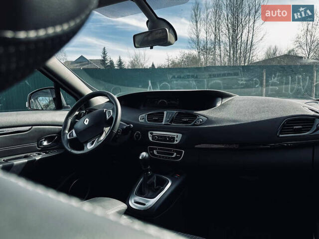 Белый Рено Megane Scenic, объемом двигателя 1.6 л и пробегом 310 тыс. км за 8800 $, фото 8 на Automoto.ua