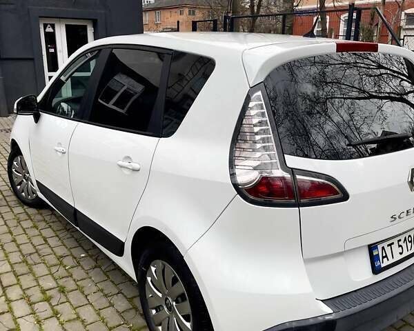 Белый Рено Megane Scenic, объемом двигателя 1.5 л и пробегом 232 тыс. км за 7300 $, фото 20 на Automoto.ua