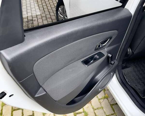 Белый Рено Megane Scenic, объемом двигателя 1.5 л и пробегом 232 тыс. км за 7300 $, фото 46 на Automoto.ua