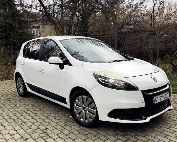 Белый Рено Megane Scenic, объемом двигателя 1.5 л и пробегом 232 тыс. км за 7300 $, фото 13 на Automoto.ua