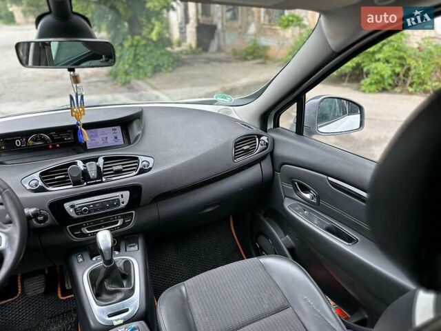 Белый Рено Megane Scenic, объемом двигателя 1.5 л и пробегом 293 тыс. км за 7590 $, фото 15 на Automoto.ua