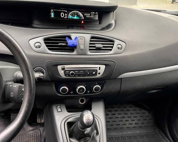 Белый Рено Megane Scenic, объемом двигателя 1.5 л и пробегом 232 тыс. км за 7300 $, фото 34 на Automoto.ua