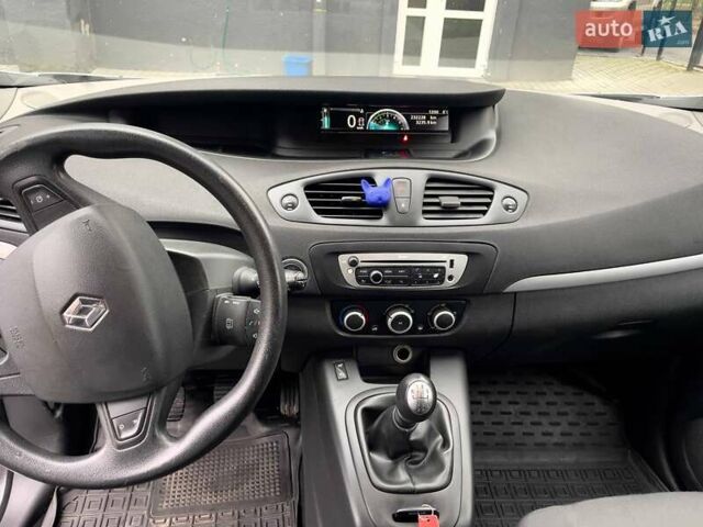 Белый Рено Megane Scenic, объемом двигателя 1.5 л и пробегом 232 тыс. км за 7300 $, фото 38 на Automoto.ua