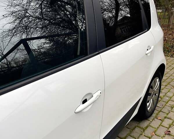 Белый Рено Megane Scenic, объемом двигателя 1.5 л и пробегом 232 тыс. км за 7300 $, фото 14 на Automoto.ua