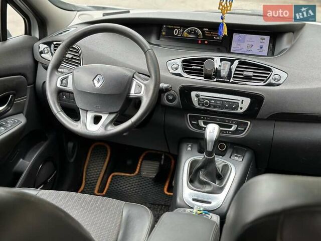 Белый Рено Megane Scenic, объемом двигателя 1.5 л и пробегом 293 тыс. км за 7590 $, фото 17 на Automoto.ua