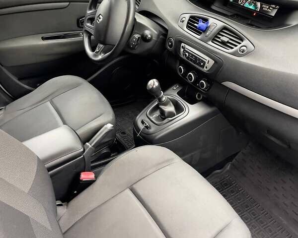 Белый Рено Megane Scenic, объемом двигателя 1.5 л и пробегом 232 тыс. км за 7300 $, фото 33 на Automoto.ua