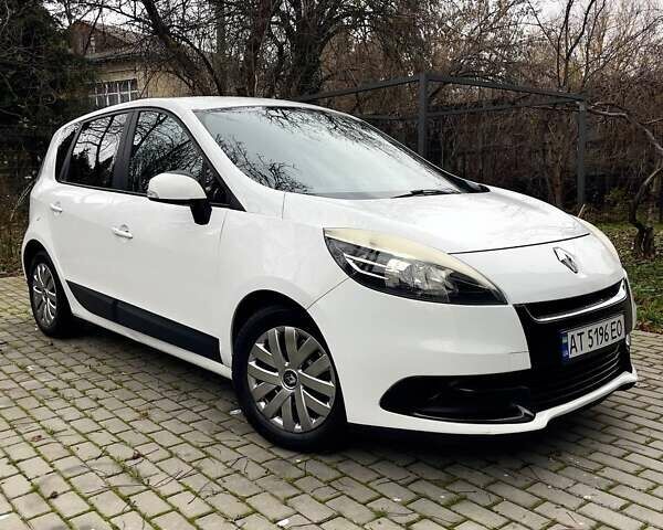 Белый Рено Megane Scenic, объемом двигателя 1.5 л и пробегом 232 тыс. км за 7300 $, фото 17 на Automoto.ua
