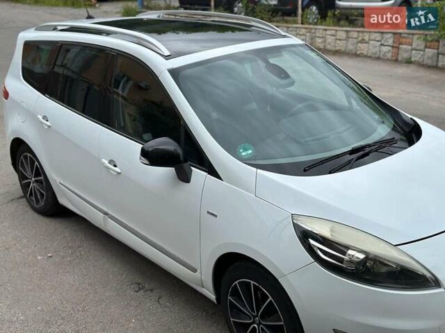 Белый Рено Megane Scenic, объемом двигателя 1.5 л и пробегом 293 тыс. км за 7590 $, фото 8 на Automoto.ua
