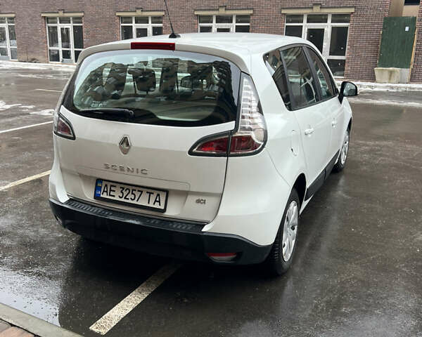 Белый Рено Megane Scenic, объемом двигателя 1.5 л и пробегом 292 тыс. км за 7000 $, фото 4 на Automoto.ua