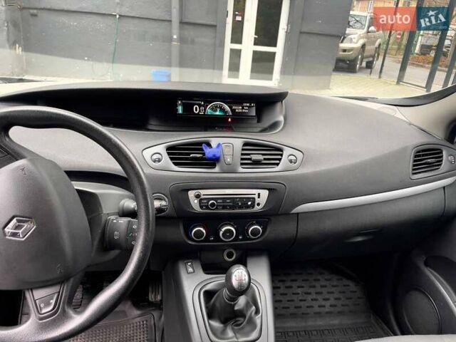 Белый Рено Megane Scenic, объемом двигателя 1.5 л и пробегом 232 тыс. км за 7300 $, фото 40 на Automoto.ua