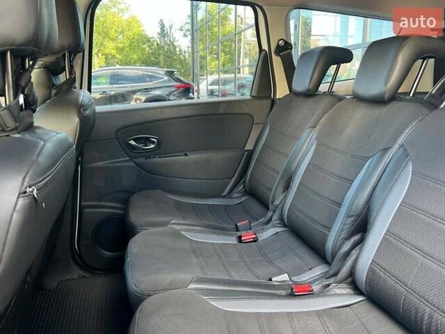 Белый Рено Megane Scenic, объемом двигателя 1.5 л и пробегом 200 тыс. км за 8990 $, фото 23 на Automoto.ua
