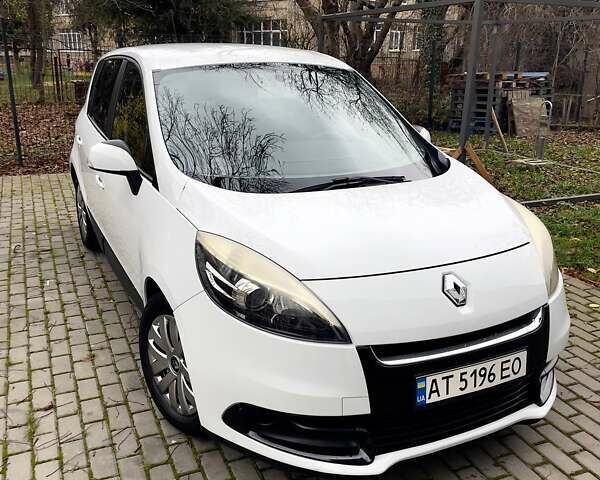 Белый Рено Megane Scenic, объемом двигателя 1.5 л и пробегом 232 тыс. км за 7300 $, фото 11 на Automoto.ua