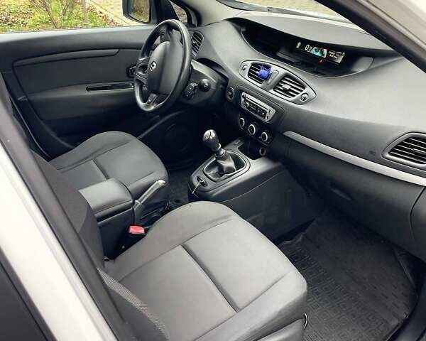 Белый Рено Megane Scenic, объемом двигателя 1.5 л и пробегом 232 тыс. км за 7300 $, фото 29 на Automoto.ua