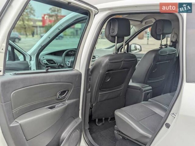 Білий Рено Megane Scenic, об'ємом двигуна 1.5 л та пробігом 280 тис. км за 8500 $, фото 11 на Automoto.ua