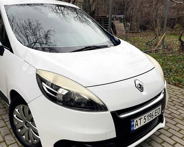 Белый Рено Megane Scenic, объемом двигателя 1.5 л и пробегом 232 тыс. км за 7300 $, фото 12 на Automoto.ua